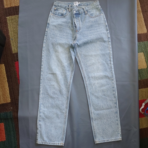 HOLLY ASYMMETRIC STRAIGHT LEG JEAN LIGHT WASH DENIM - Picture 2 of 8